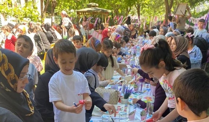 Siirt’te Minik Yüreklerden Anlamlı Program