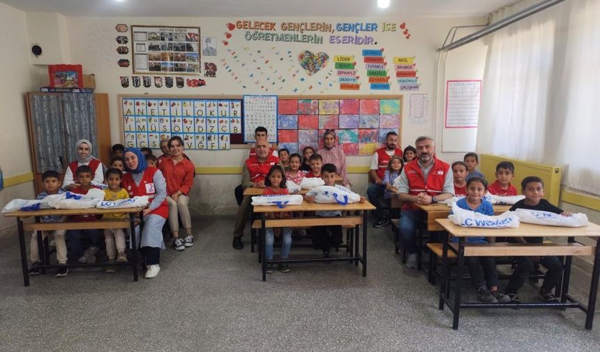 Kızılay’dan Dikboğaz Köyü Öğrencilerine Karne Hediyesi