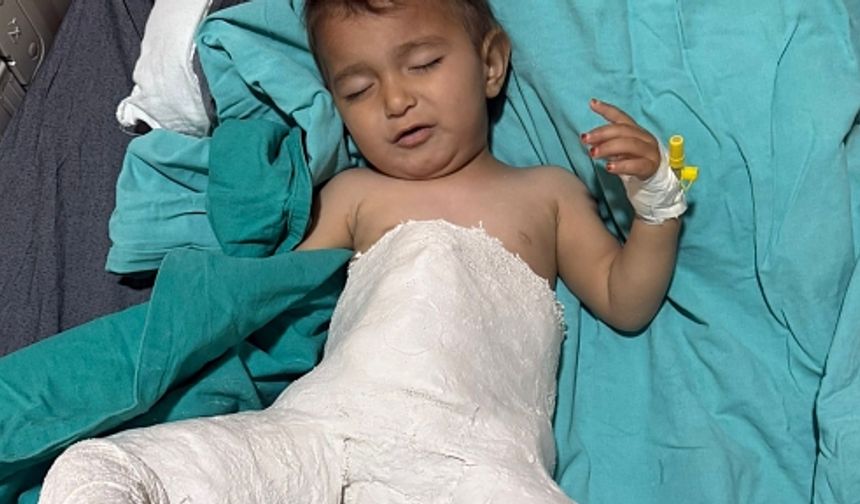 Minik Bebek, Özel Siirt Hayat Hastanesi’nde Gerçekleştirilen Başarılı Kalça Çıkığı Ameliyatı ile Sağlığına Kavuştu
