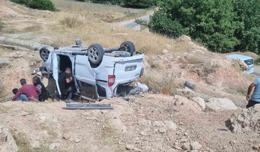 Siirt’te araç şarampole yuvarlandı: 2’si ağır 5 yaralı