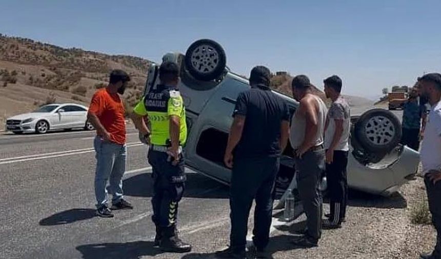 Siirt’te kontrolden çıkan araç takla attı
