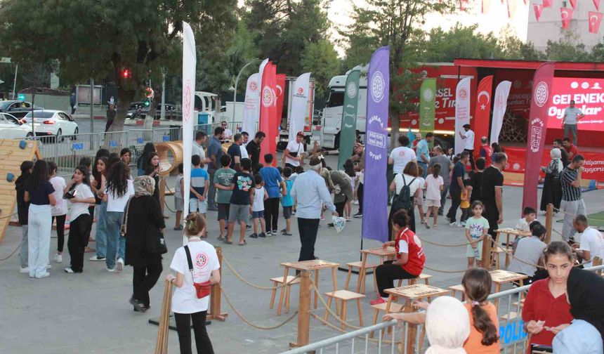 Türkiye Geleneksel Spor Dalları Federasyonu’nun "Geleneksel Oyun Tırı" Siirt’te