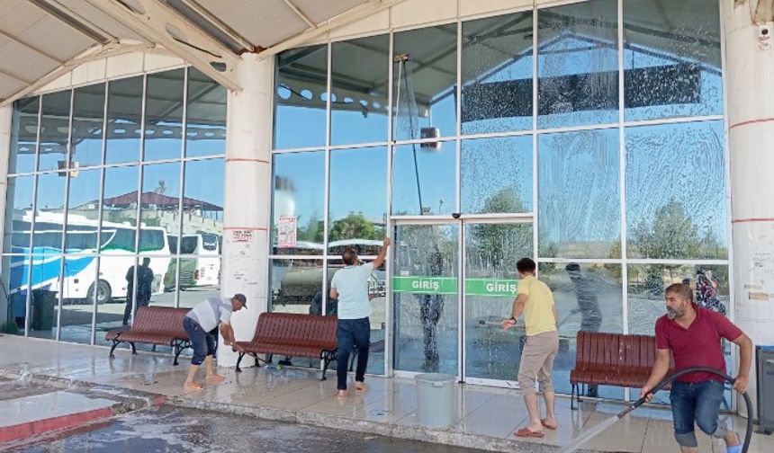 Siirt İl Otogarı’nda Kapsamlı Temizlik ve Bakım Seferberliği