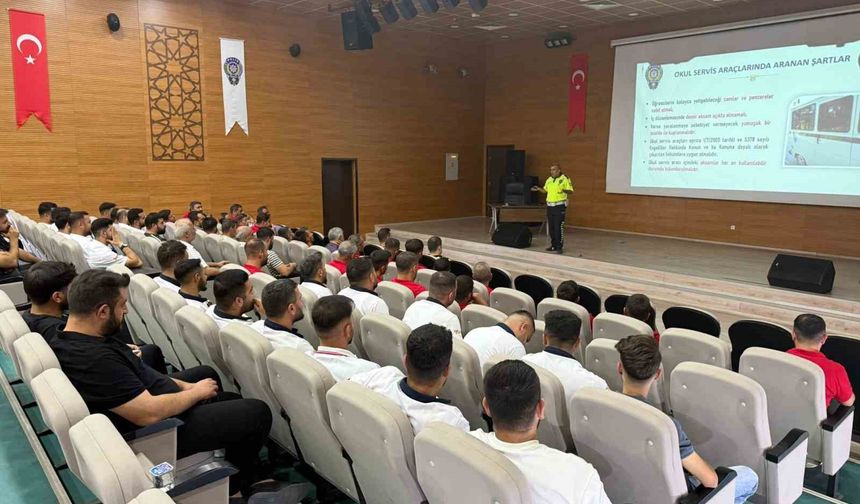 Siirt’te Okul Servis Şoförlerine Trafik Güvenliği Eğitimi Verildi