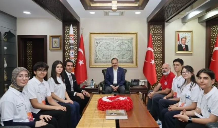 Siirt Valisi Kızılkaya, TEKNOFEST’te Dereceye Giren Öğrencileri Ağırladı