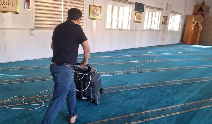 Siirt Belediyesi’nden Cami ve Kur’an Kurslarına Temizlik Seferberliği