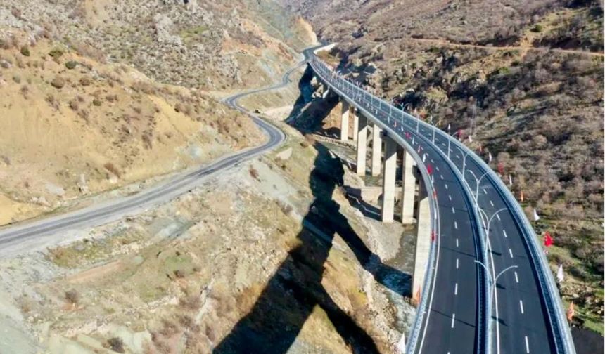 Ak Parti Siirt İl Başkanı Özturan, "Siirt/Baykan-Bitlis Yolu Hayırlı Olsun"