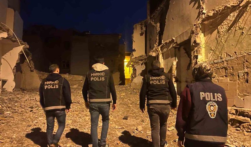 Siirt’te 5 Noktada "Narko-Alan" Uygulaması: Şüpheliler Didik Didik Arandı