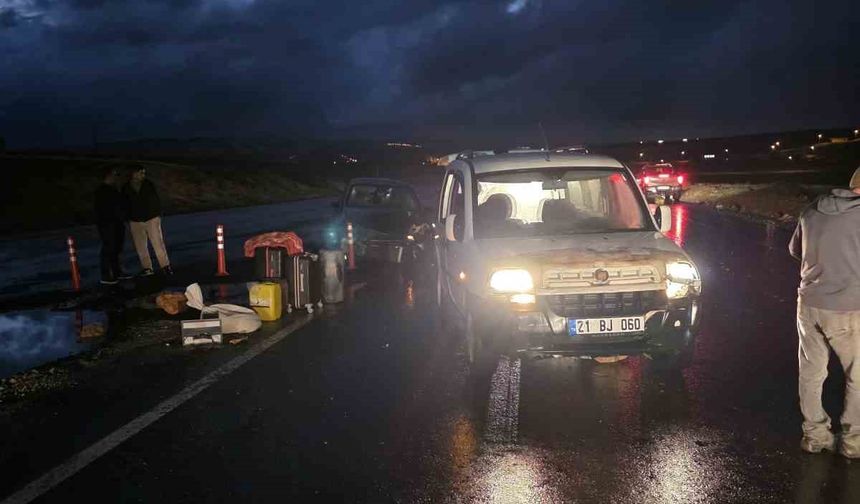 Siirt’te Yağış Nedeniyle Kayganlaşan Yolda Kaza: Maddi Hasar Oluştu