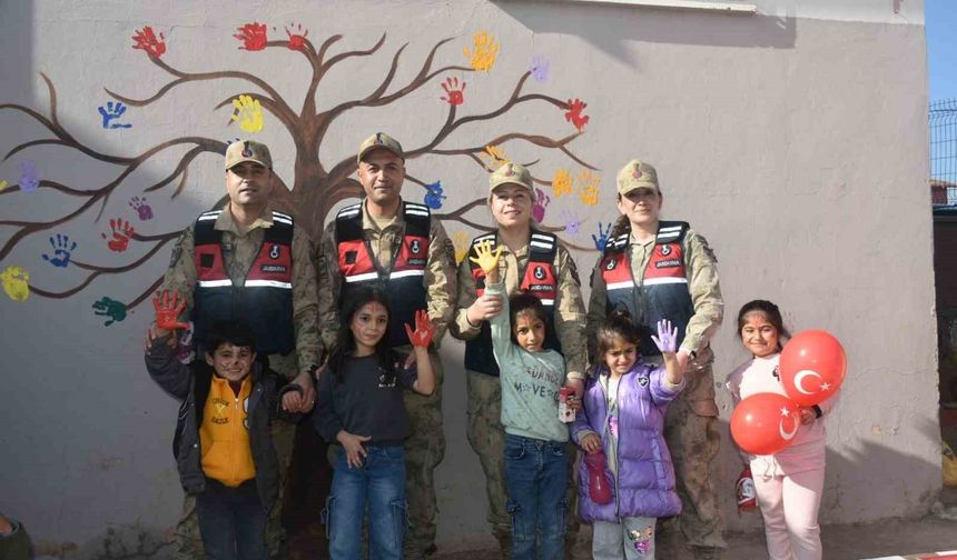 Jandarmadan Dünya Çocuk Hakları Günü’nde Farkındalık Etkinlikleri