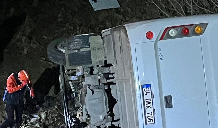 Siirt’te Maden İşçilerini Taşıyan Servis Uçuruma Yuvarlandı: 2’si Ağır 15 Yaralı