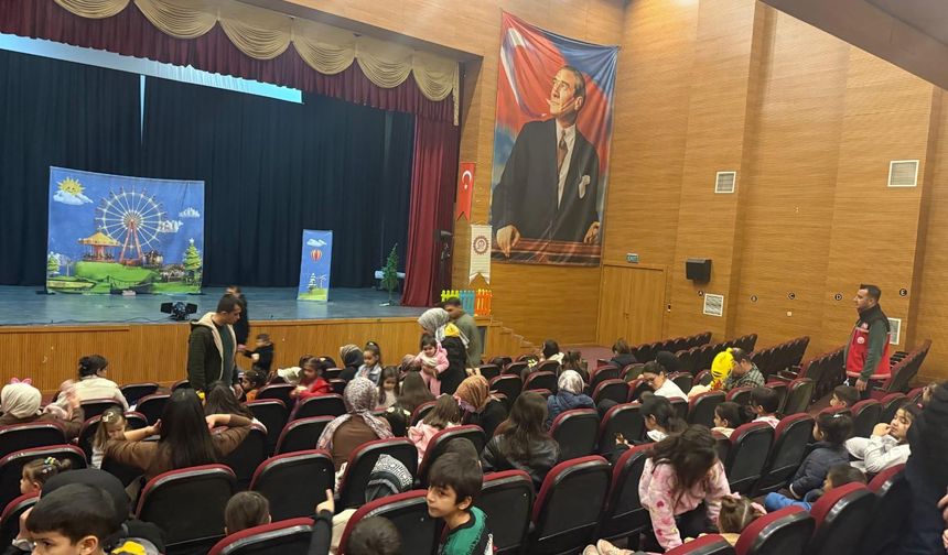 Siirt’te Koruma Altındaki ve Desteklenen Çocuklar Tiyatroda Buluştu
