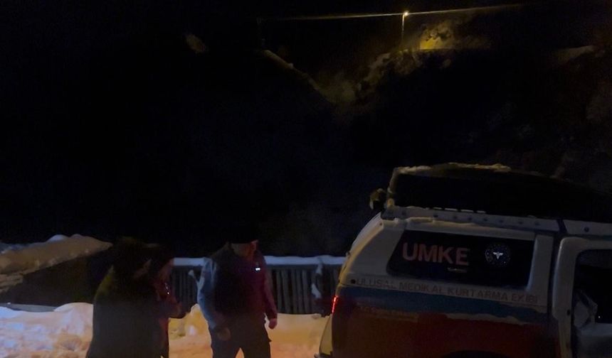 Siirt’te UMKE Ekipleri Kar ve Tipiye Rağmen Hastalara Yetişmeye Çalışıyor