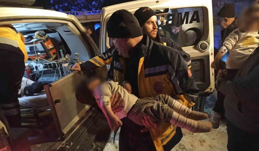 Siirt’te Kapanan Yollar Açıldı, Hastalar Hastaneye Ulaştırıldı