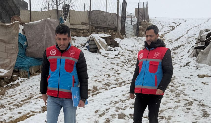 Siirt’te Olumsuz Hava Şartlarına Rağmen Yoksullukla Mücadele Sürüyor