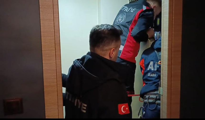 Siirt’te Havalandırma Boşluğuna Düşen Vatandaş Kurtarıldı