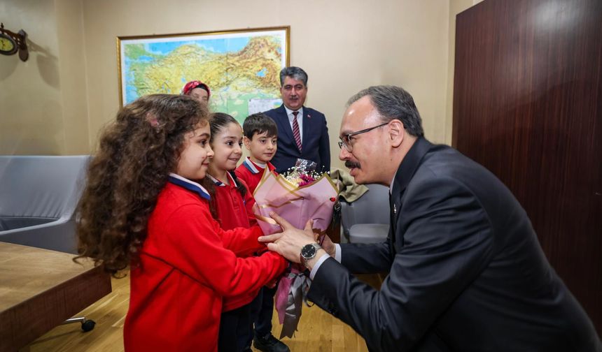 Siirt Valisi Kemal Kızılkaya, Yağmurtepe İlkokulu Öğrencilerini Ağırladı