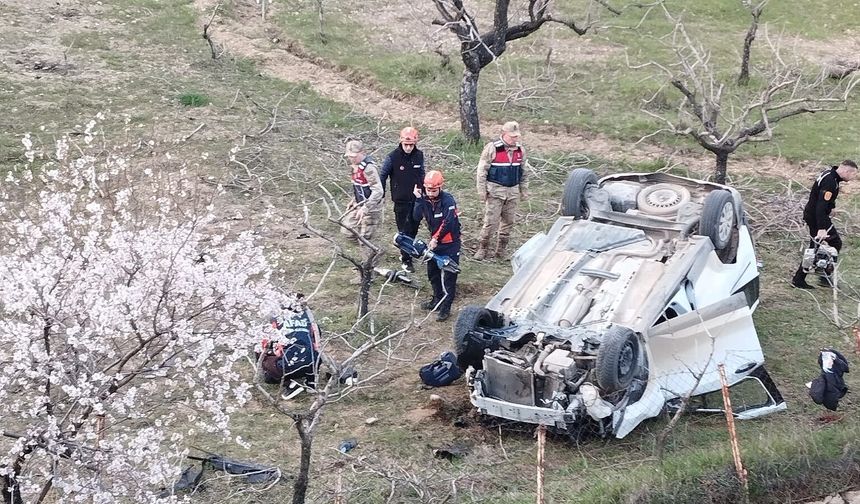 Siirt’te Otomobil Şarampole Yuvarlandı: 1 Ölü, 2 Yaralı