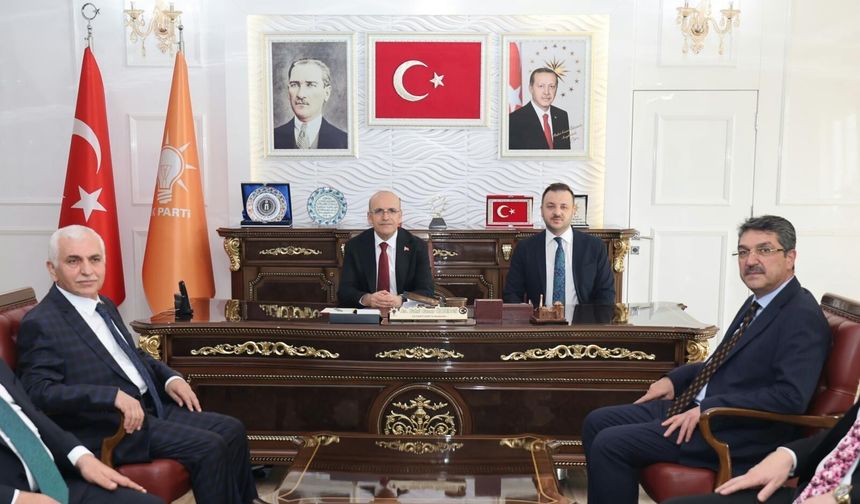 Hazine ve Maliye Bakanı Şimşek, Siirt'te Ziyaretlerde Bulundu