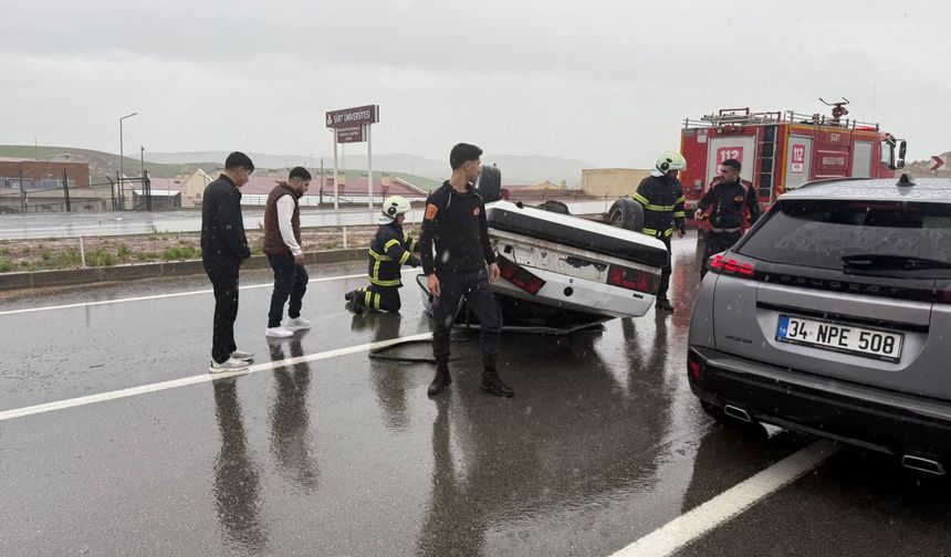 Siirt’te Yağış Kazaya Neden Oldu: İki Otomobil Çarpıştı, 2 Kişi Yaralandı