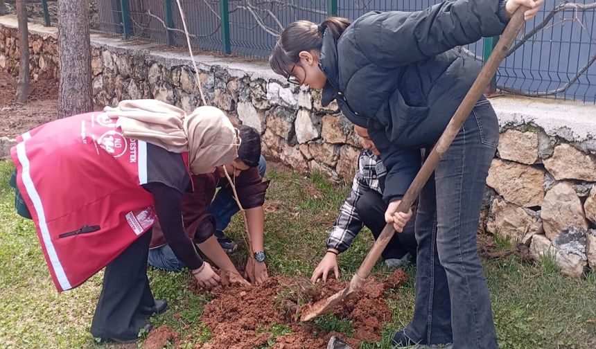 Siirt'te Çocuklar Doğa ve Kitapla Buluştu