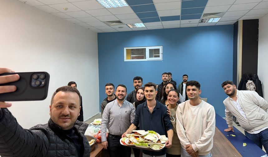 AK Parti Siirt İl Başkanı Özturan, Üniversiteli Gençlerle Buluştu