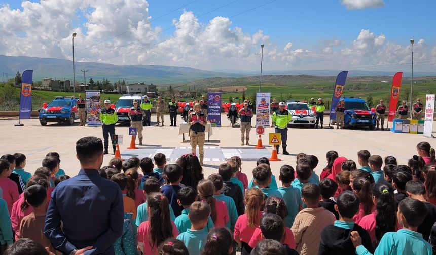 Siirt’te “Çocuk Gelişsin Dünya Değişsin” Projesi Kapsamında Anlamlı Etkinlik