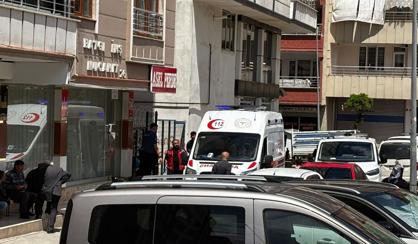Siirt'te 4. Kattan Düşen Kadın Hayatını Kaybetti