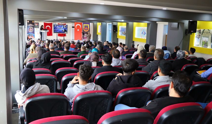 Jandarmadan 170 Veliye Bağımlıkla Mücadeleye Yönelik Eğitim Verildi