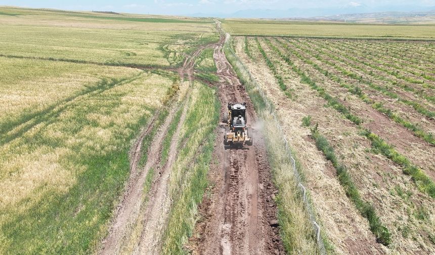 Siirt'te Tarımsal Üretim Yollarında Bakım ve Onarım Çalışmaları Sürüyor