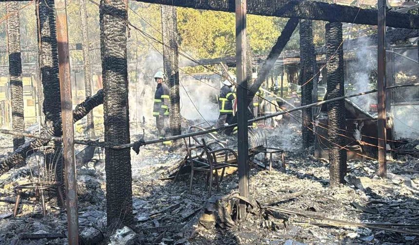 Siirt’te Kafede Çıkan Yangın Paniğe Neden Oldu