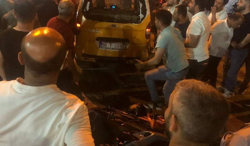 Siirt’te Ticari Taksi ile Motosiklet Çarpıştı: 1 Yaralı
