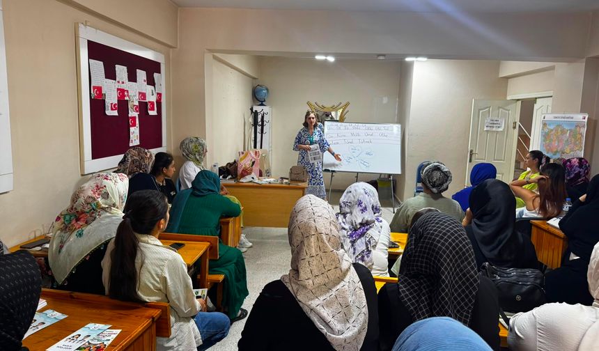 Kadınlara “Sağlıklı Beslenme ve Akıllı Teknoloji Kullanımı” Eğitimi Verildi
