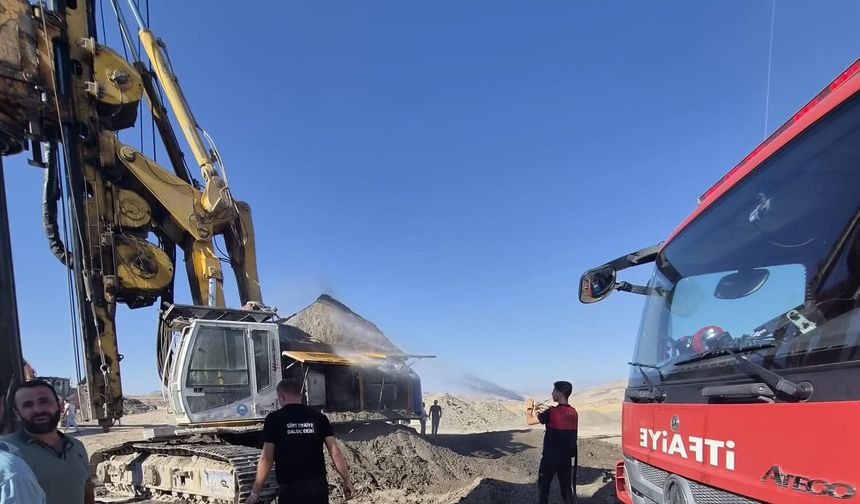 Gökçebağ’da Kepçe Yangını: Yangın Kontrol Altına Alındı