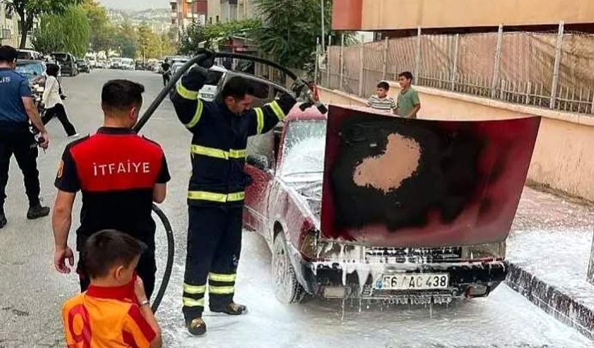 Park Halindeki Otomobilde Yangın