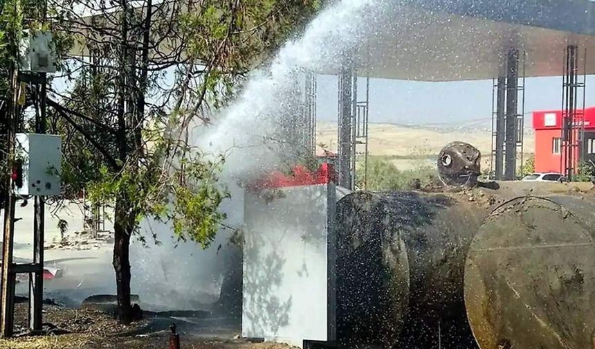 Siirt’te Akaryakıt İstasyonunda Yangın Paniği