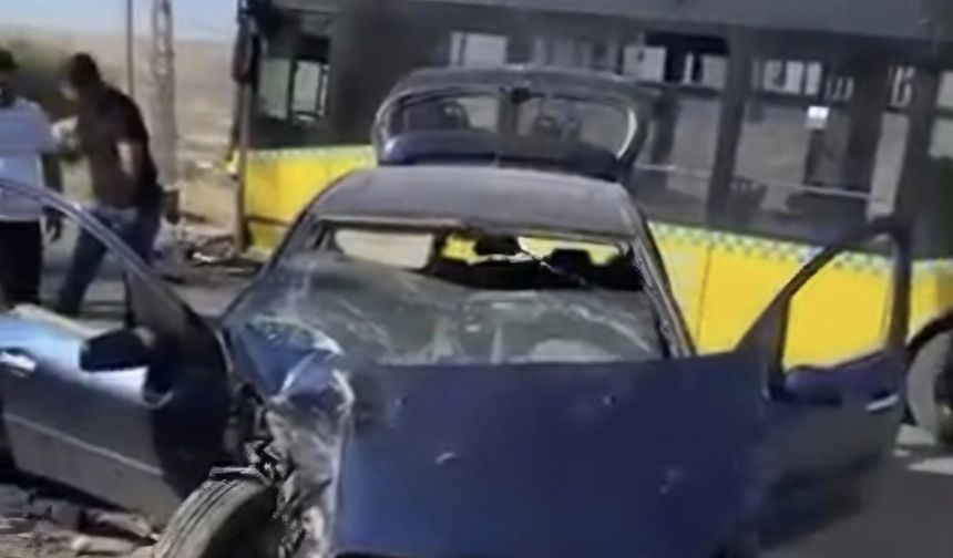 Siirt’te Otobüs ve Otomobil Çarpıştı: 1 Kişi Yaralandı
