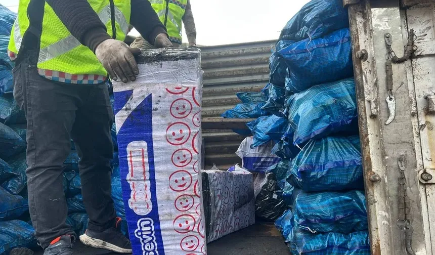 Siirt’te Kömür Çuvallarına Gizlenen 700 Bin TL’lik Kaçak Sigara Yakalandı