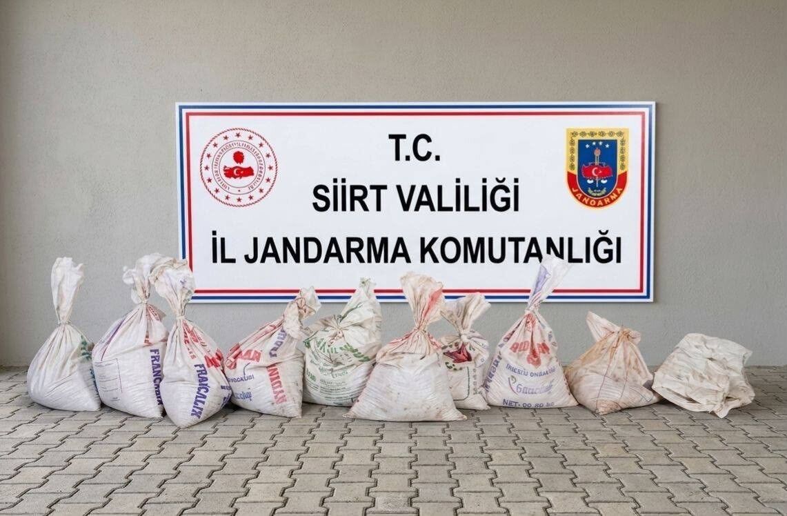Siirt’te 300 Kilo Fıstık Çalan Hırsızlar Fabrikada Suçüstü Yakalandı