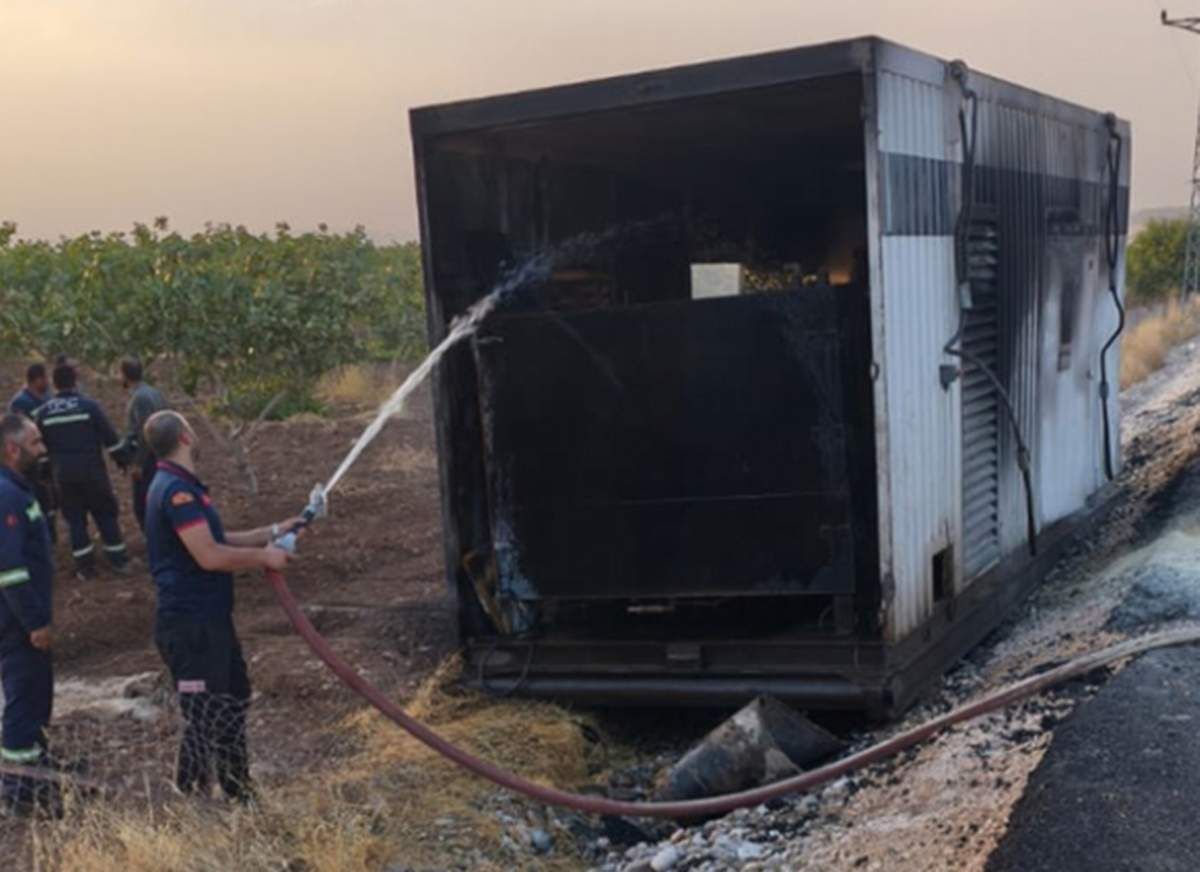 Siirt’te Tır Dorsesinden Düşen Jeneratör Alev Aldı, Ekipler Söndürdü