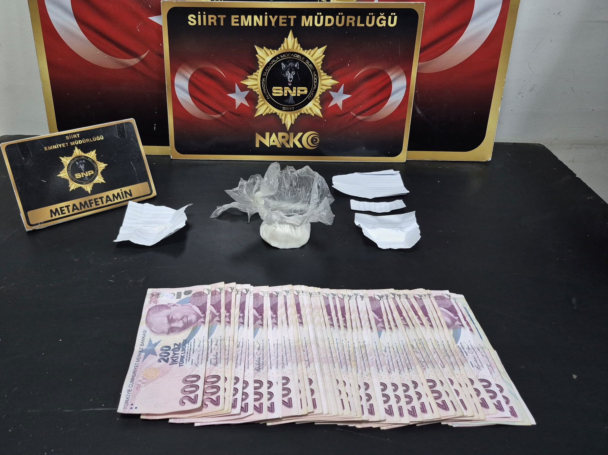 Siirt'te Sokak Satıcılarına Yönelik Uyuşturucu Operasyonu: 3 Tutuklama